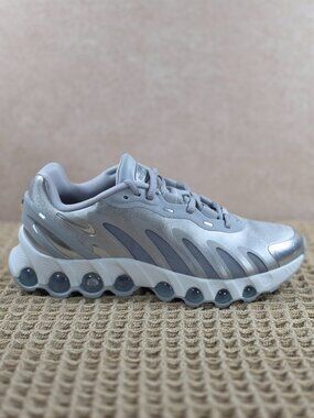 Nike Air Max DN8 Women’s Size 7 Wolf Grey/Metallic Silver – Brand New in Box